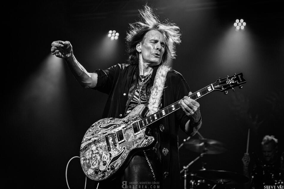 STEVE VAI